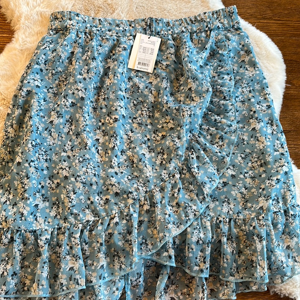 Nwt. B young skirt